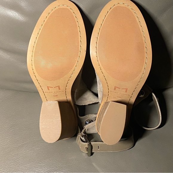 Marc Fisher Vashi Ankle Strap Sandals with Chunky Stacked Heel, Size 7.5 - Picture 7 of 10